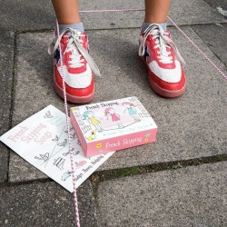 Guma do skakania, Rex London, elastyczna taśma o długości 3 m + książeczka z zabawami i piosenkami