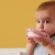 B.Box Fill+Feed Silikonowa miseczka z pokrywką do karmienia niemowląt i dzieci różowa