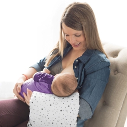 Poduszka do karmienia Lansinoh – by zapewnić komfort mamie i dziecku