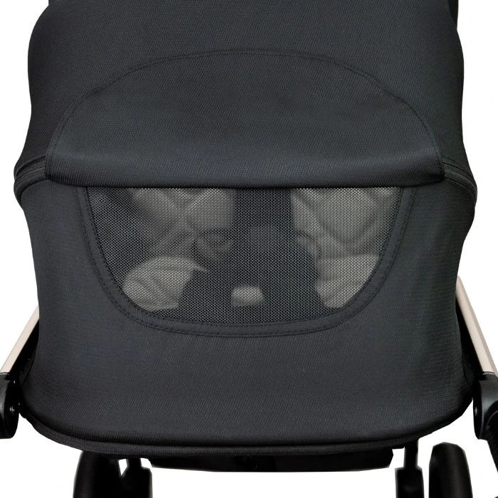 Dodatkowe okienko wentylacyjne w budce