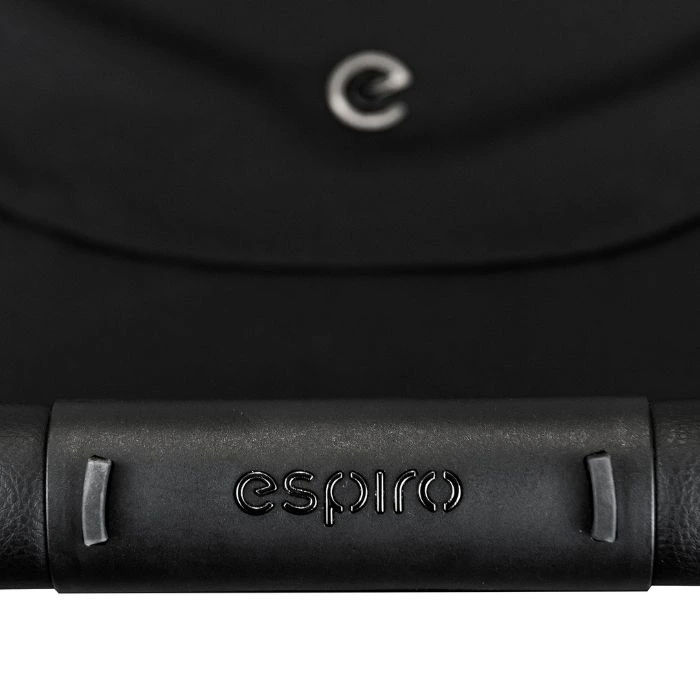 integrowane odbojniki zabezpieczające ramę po złożeniu