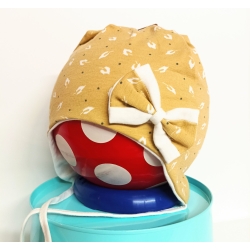Czapka dwuwarstwowa wiązana Maja KARINA curry czapeczka dla dziecka na obwód głowy 48, 50, 52 cm