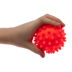 Czerwona piłeczka sensoryczna do masażu Jeżyk w pudełku Hencz Toys 528