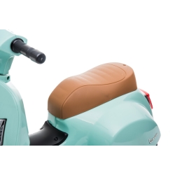 Scooter Piaggio Vespa MINT miętowy pojazd akumulatorowy jeździk skuter z napędem elektrycznym Sun Baby J04.003.1.1